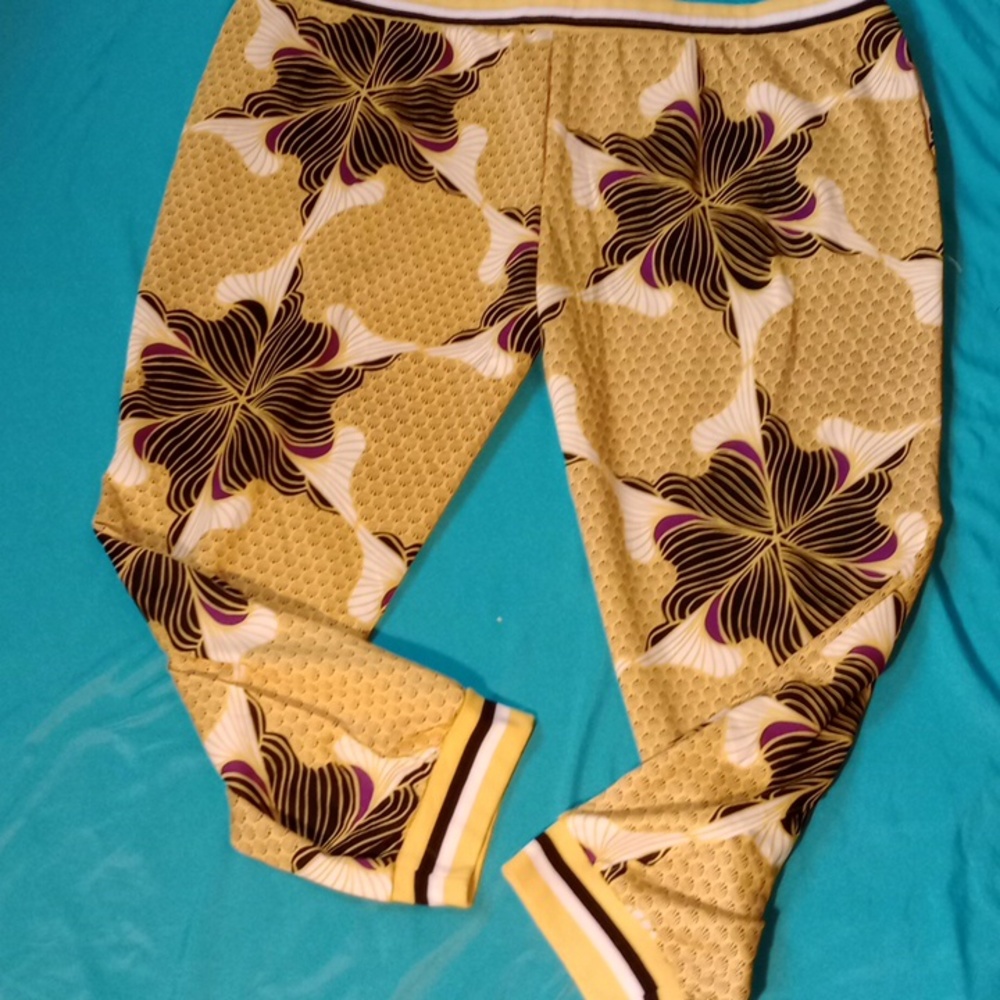 ASHLEY STEWART SPORT, YELLOW AND BLACK PRINT PANTS, SIZE 30-32 - Picture 10 of 10